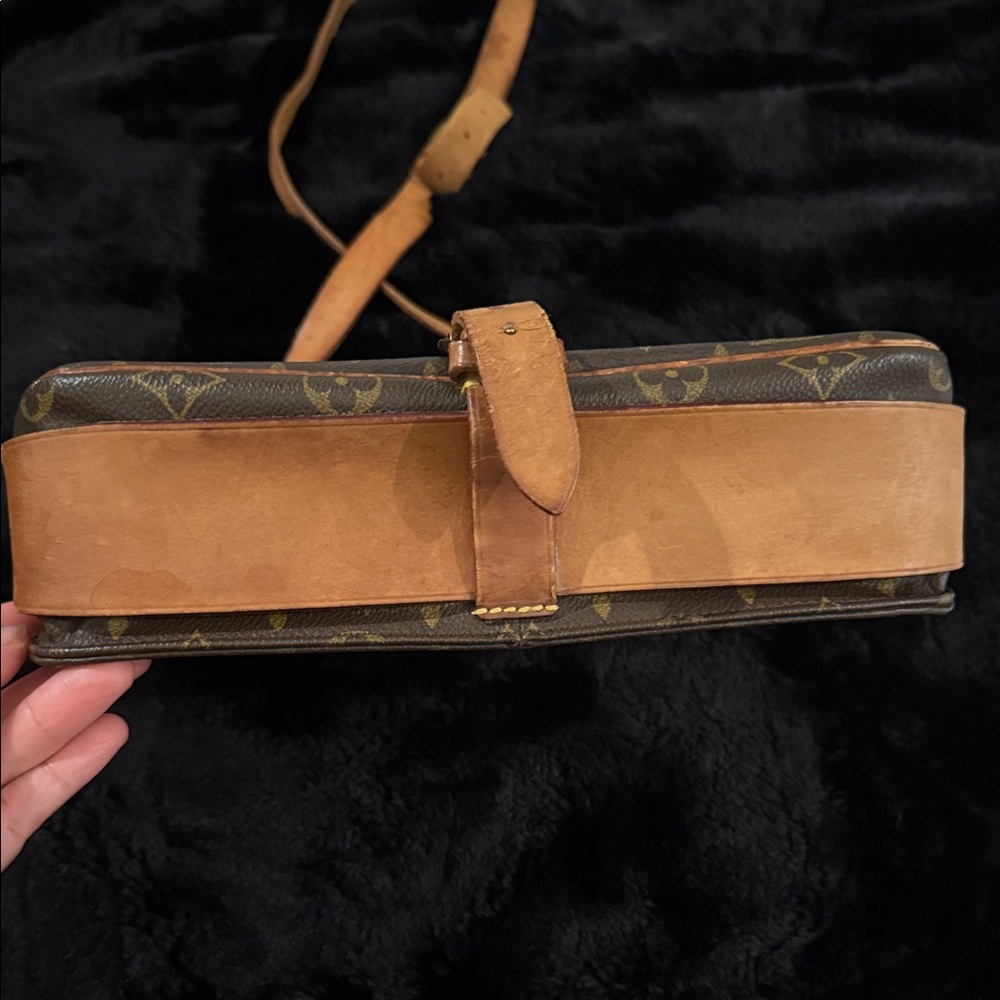 Louis Vuitton Classic Monogram Crossbody Bag - Picture 5 of 10